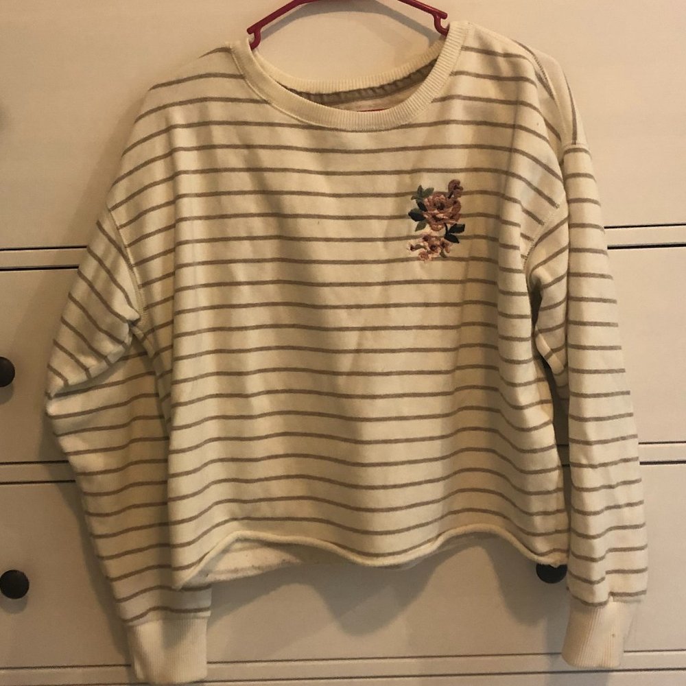 Cute cropped striped sweater